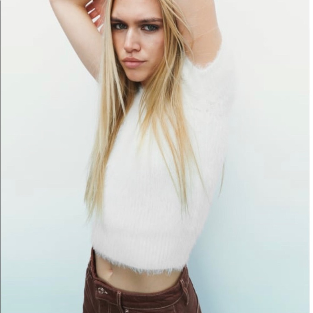 BRAND NEW WHITE FUZZY ZARA FAUX FUR CROP TOP